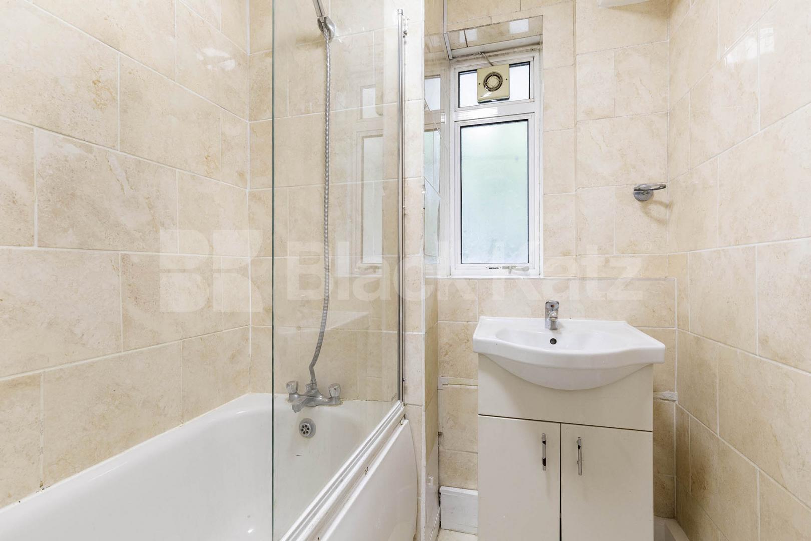 			3 Bedroom, 1 bath, 1 reception Flat			 Robert Street, Mornington Cresent